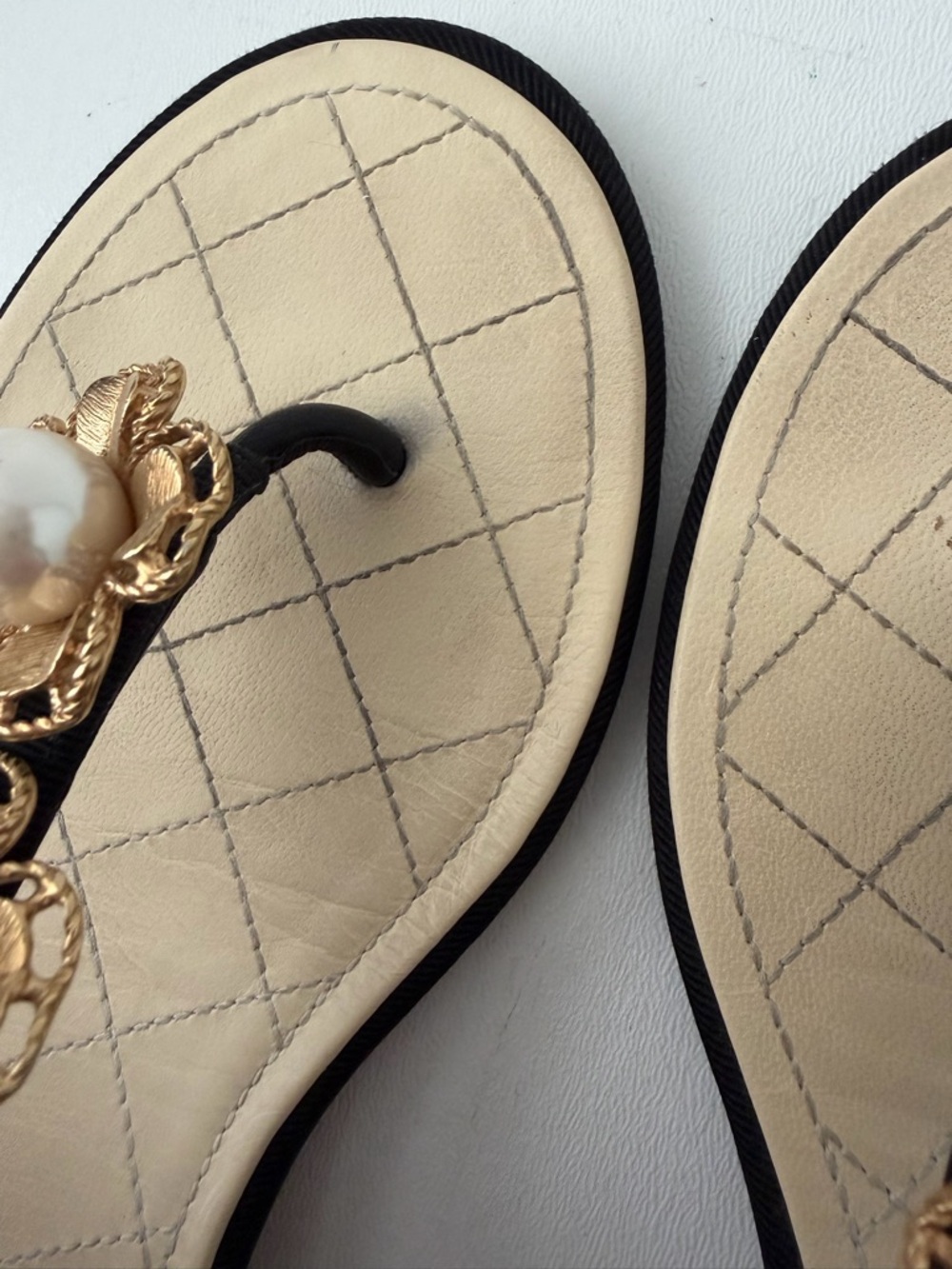 CHANEL | Pearl Camellia Black Grosgrain Thong Sandals CC Logo Slingback EU 37C - Picture 13 of 16